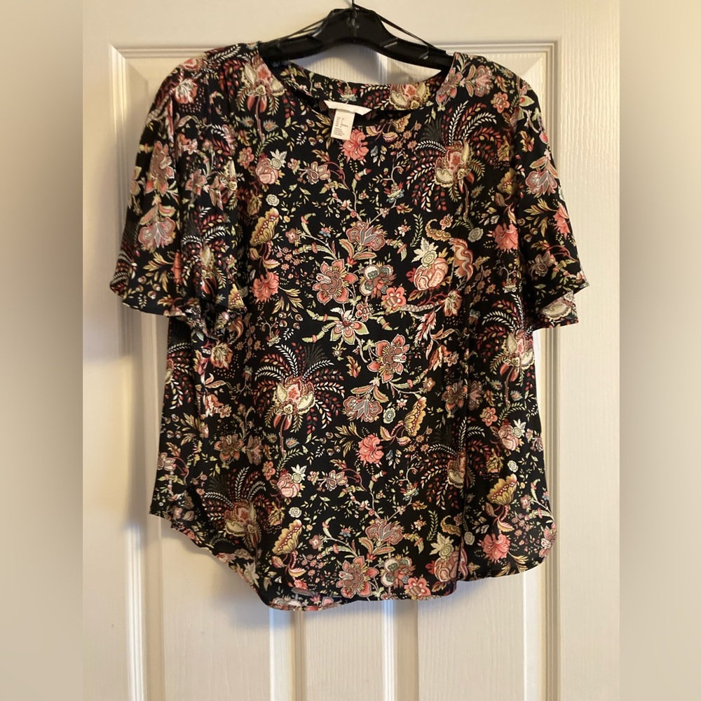 H & M Paisley Print Top. Size 6.
